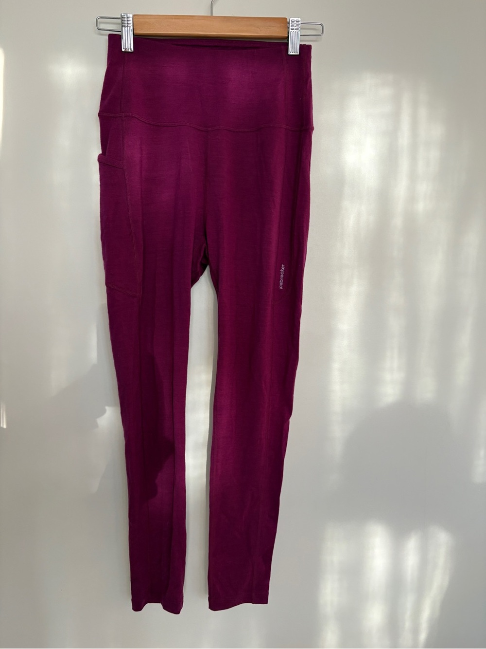 Icebreaker women’s High-Waist Active Leggings in Berry Sz S
